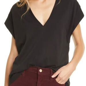 Le Mid Rise V-Neck Tee In Black